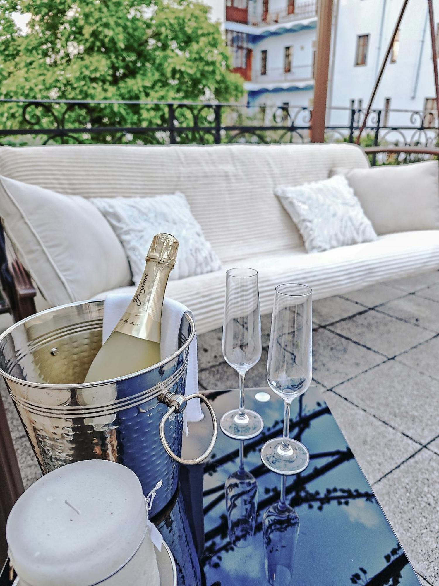 Villa With Hot-Tub, Terrace And Garden, Wenceslass Square פראג מראה חיצוני תמונה